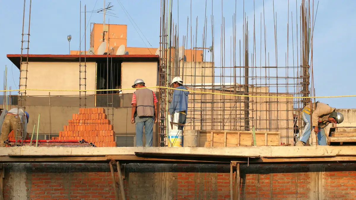 Trabajadores de la construcción en una obra